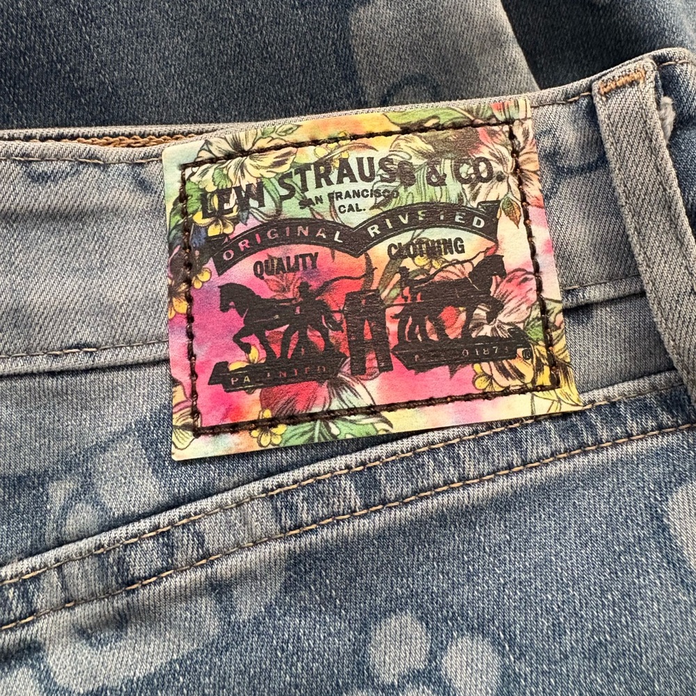 NWT Levi's Custom Hello Kitty Jeans - Picture 7 of 7